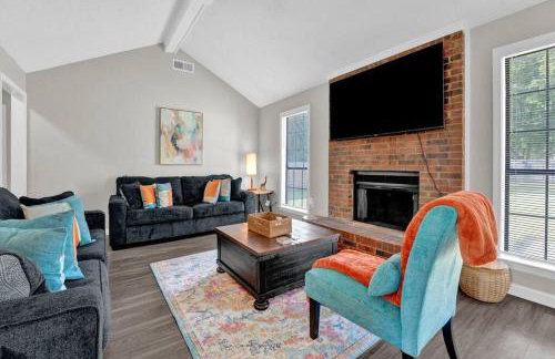 Glamorous 3BR 2BA house w/ large fenced backyard - Foto 15