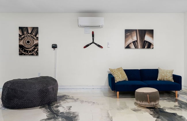 High End Home w Pool Hot Tub Gameroom - Photo 19