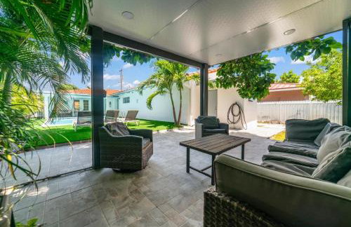 Luxury Vacation House in Miami’s Center! - Photo 21