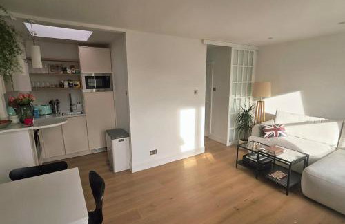 Fantastic 1-bed Notting Hill flat with balcony and stunning views - Foto 8