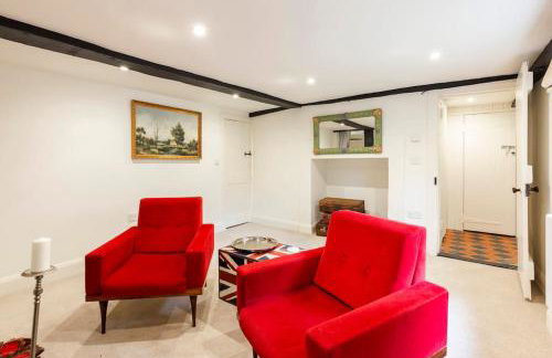 Dorney Windsor Legoland 5 Star Stay for upto 14 guests - Photo 29