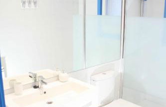 Superb Seafront Villa - Photo 22