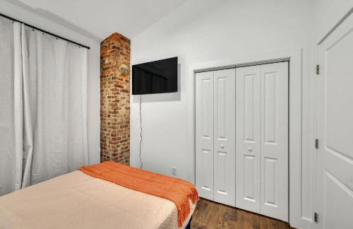 Fully Furnished Bungalow with Deck Near City Center - Foto 24