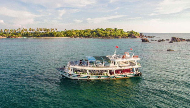 En barco por la isla