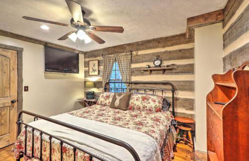 Cozy Creekside Mountain Escape w/ Hot Tub! - Foto 10