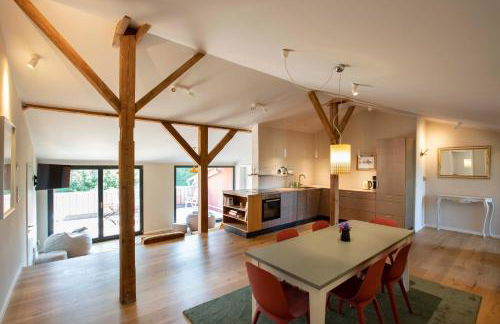 Große Wohnung mit Loggia - Photo 2