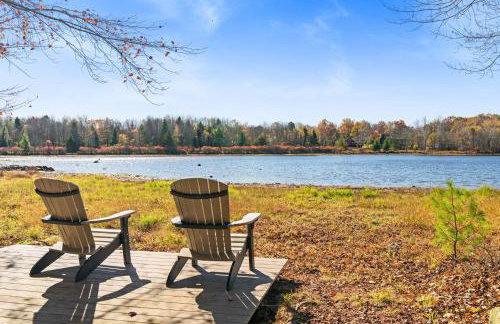 Lakefront with Beach Game Room Fire-pit and More - Foto 7