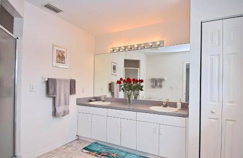 Beach Supplies | Fire Pit | Walk to Beach & Marina - Foto 2