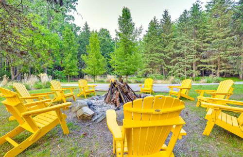 Magical Metamora Cottage with Fire Pit, Pond, Deck! - Foto 2