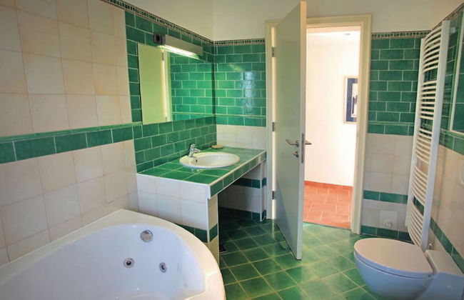 Spacious Villa with a Swimming Pool - Foto 15