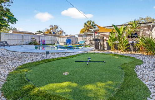 Family Putting Green Oasis BBQ Cornhole Heated Pool - Foto 3