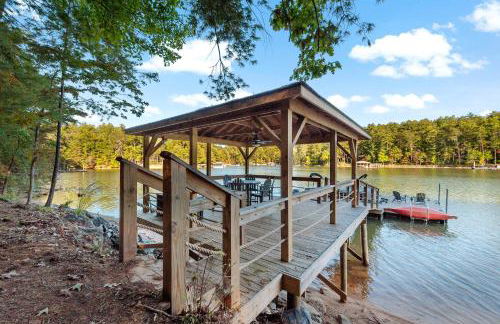 Hilltop Lodge Opulent Lakefront Living in Lake James - Photo 48