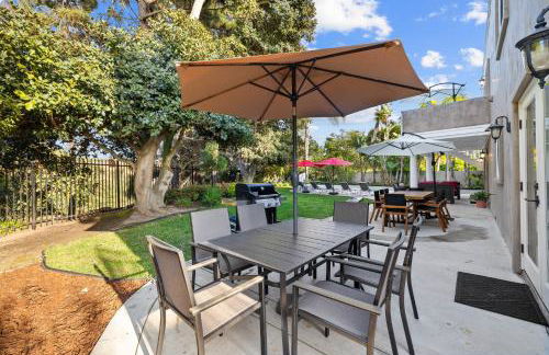 Oceanview Luxe Retreat with Rooftop - Foto 78