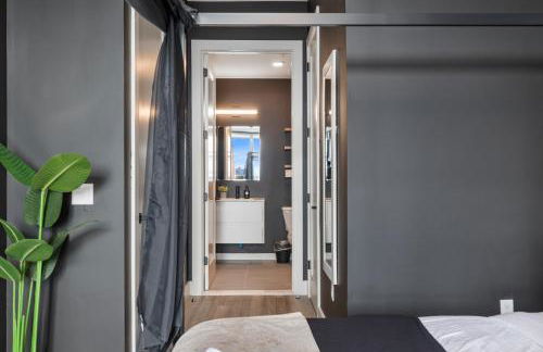 2BR 2BA, King bd, Gym, Free Parking, 8min to Train - Foto 11