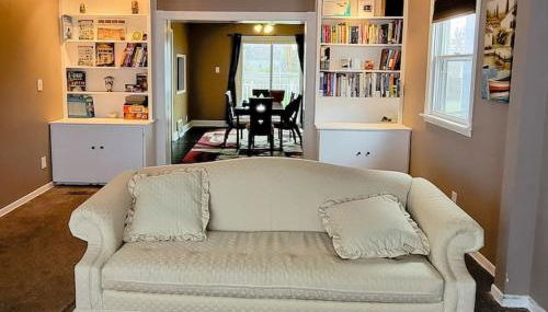 Comfortable and Charming, 15 mins to Niagara Falls - Photo 2