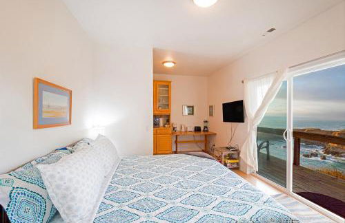 Cozy Oceanview! by OceanviewHotTubs Oceanfront! Shelter Cove, CA Tesla EV station - Foto 10