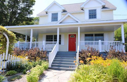 Carraig Mor Cottage - Beautiful House, Amazing Garden, Downtown Baileys Harbor - Foto 1