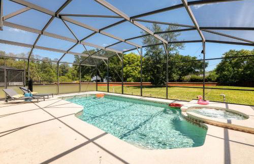 Family Retreat 6BR Villa with Private Pool, Spa & Theater near Disney - Foto 19