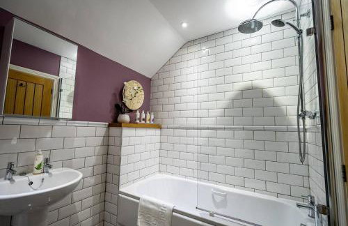 No. 5 - Chestnut Cottage - Pass the Keys - Photo 11