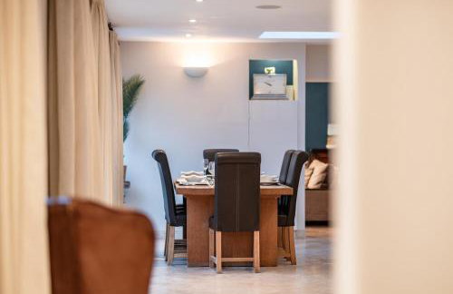 5BDR Luxe Villa By Torr Property Group Short Lets & Serviced Accommodation With Free Parking & River View Stratford-Upon-Avon - Foto 52