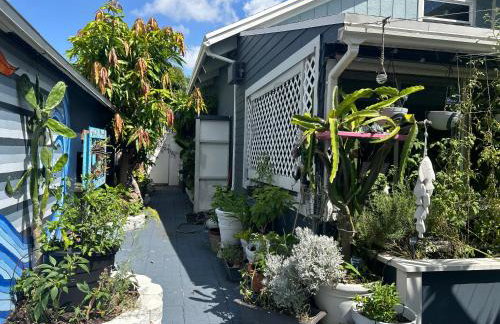 Artistic Retreat, King Suite with Private Balcony! - Foto 52