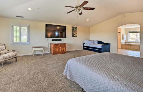 Luxe Vista Getaway with Private Pool and Hot Tub! - Foto 14