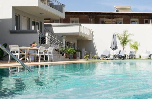 Superior family apartment w/pool dining area - Photo 2