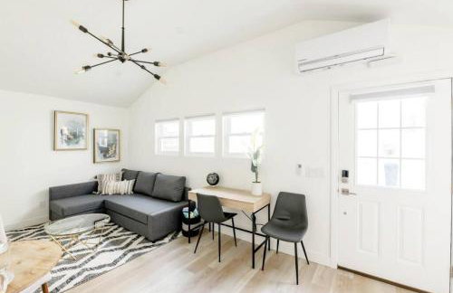 Chic 2Bed And Large Serene Backyard in Heart of SD - Photo 24