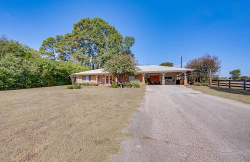 Fire Pit and Patios Peaceful Alto Getaway! - Foto 35