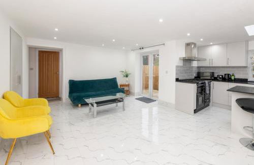 Charming Modern Home in Central Wokingham - Pass the Keys - Foto 6