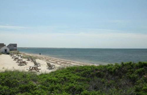 Cozy Beach Bungalow - Photo 2