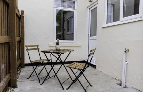 Albert House - Near the High Street - Free Parking, Garden, Fast WiFi and Smart TV by Yoko Property - Foto 24