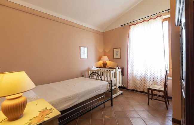 Classic Villa for Family With Pets - Photo 5