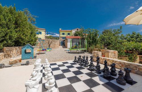 Villa Melary with Pool and Jacuzzi - Photo 37