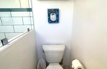 Urban Luxe Retreat l King Bed l Kitchenette - Photo 3