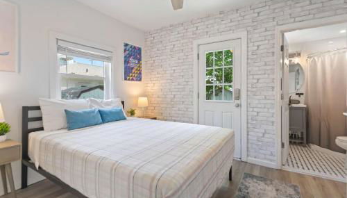 4BR 2BA Hot Tub Home By The Bay - Foto 3