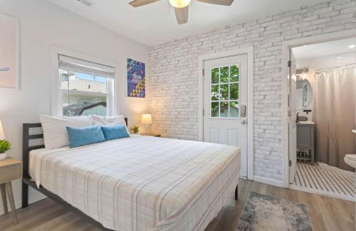 4BR 2BA Hot Tub Home By The Bay - Foto 3