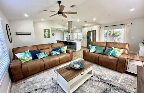 Tranquil Lakeview Home w Porch Bokeelia Retreat - Foto 9