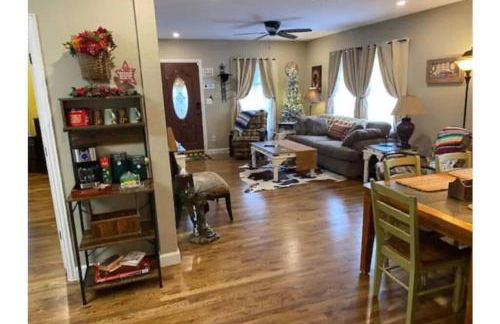 StockYards!-1 block away ! Cowboy Cottage sleeps 9 - Foto 30