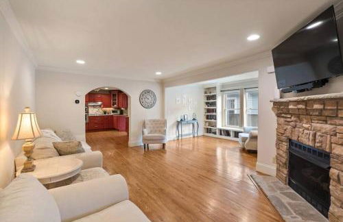 Single Story Fully Fenced Pet Friendly Bungalow in the Arts District - Foto 1