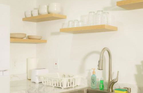 The Minimalist Escape - Modern 1BD in the Heights - Foto 20