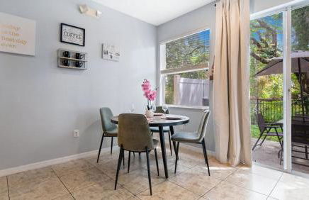 Family Friendly Townhome Near Attractions - Foto 11