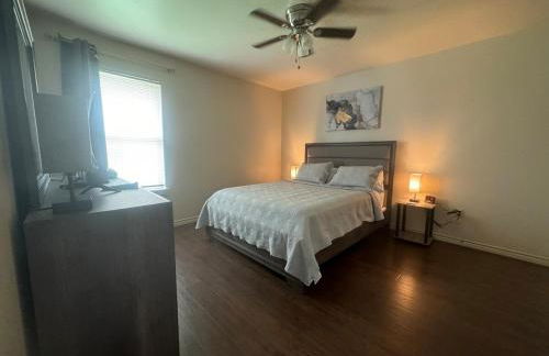 Charming 3-Bedroom Retreat in Prime Neighborhood - Foto 37