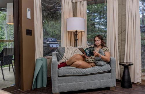 Luxury Family Tree Tent with Private Deck, Soaking Tub & Pizza Oven Near Waterfalls, Zirconia, North Carolina - Foto 21