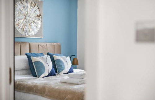 Stylish Flat I Sleeps 6 I With Parking - Photo 13