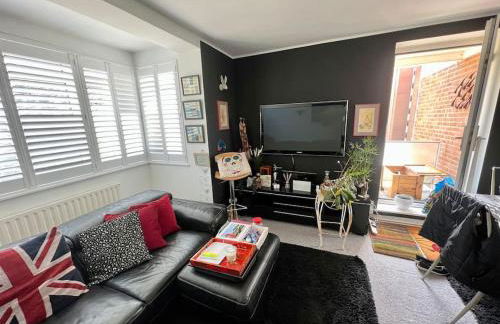 CENTRAL HOVE Large 2 bedroom Private residence with PARKING & BEACH HUT - Foto 1