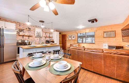 Forest Views and Fire Pit Cozy Pine Cabin - Foto 9