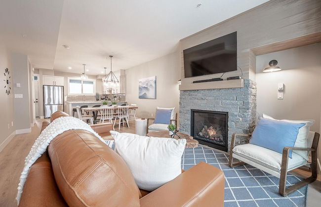 Grizzly Ridge Getaway Brand New, Hot Tub, Sleeps 11 - Photo 13