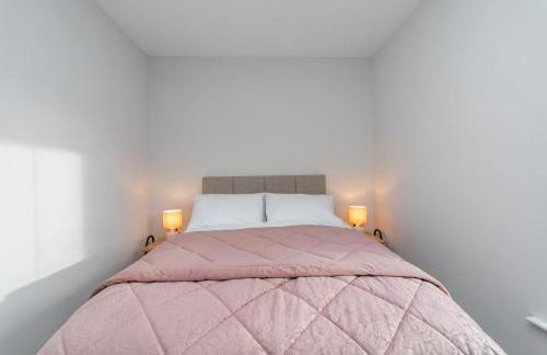 Modern Entire Home steps from the Train Station - Foto 42