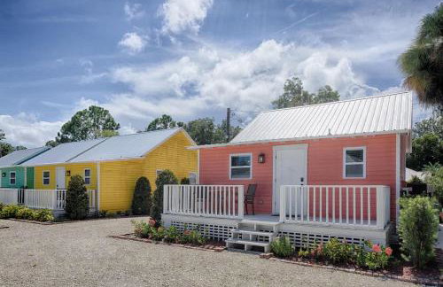 Quaint Cottage with Private Pool-Walk to Everything - Foto 26